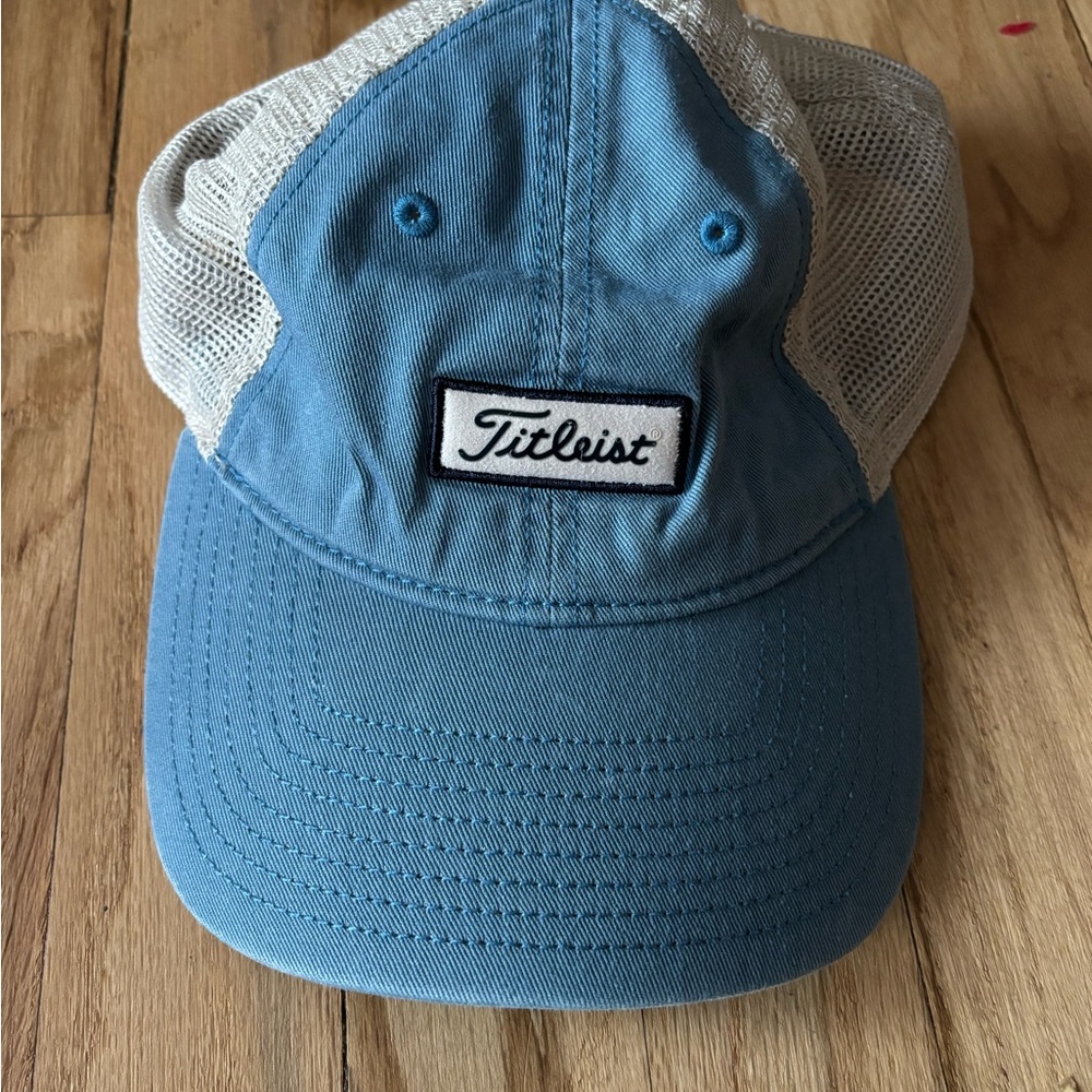 Titleist Kids Cap in Light Blue and White